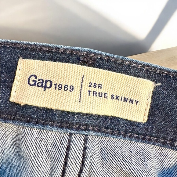NWT GAP ‘Super Slimming Mid-Rise True Skinny Jeans’ in Dark Wash Blue Size 28R - Picture 6 of 16